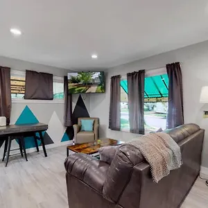 Remodeled Upper Unit With 2 King Beds Holiday home